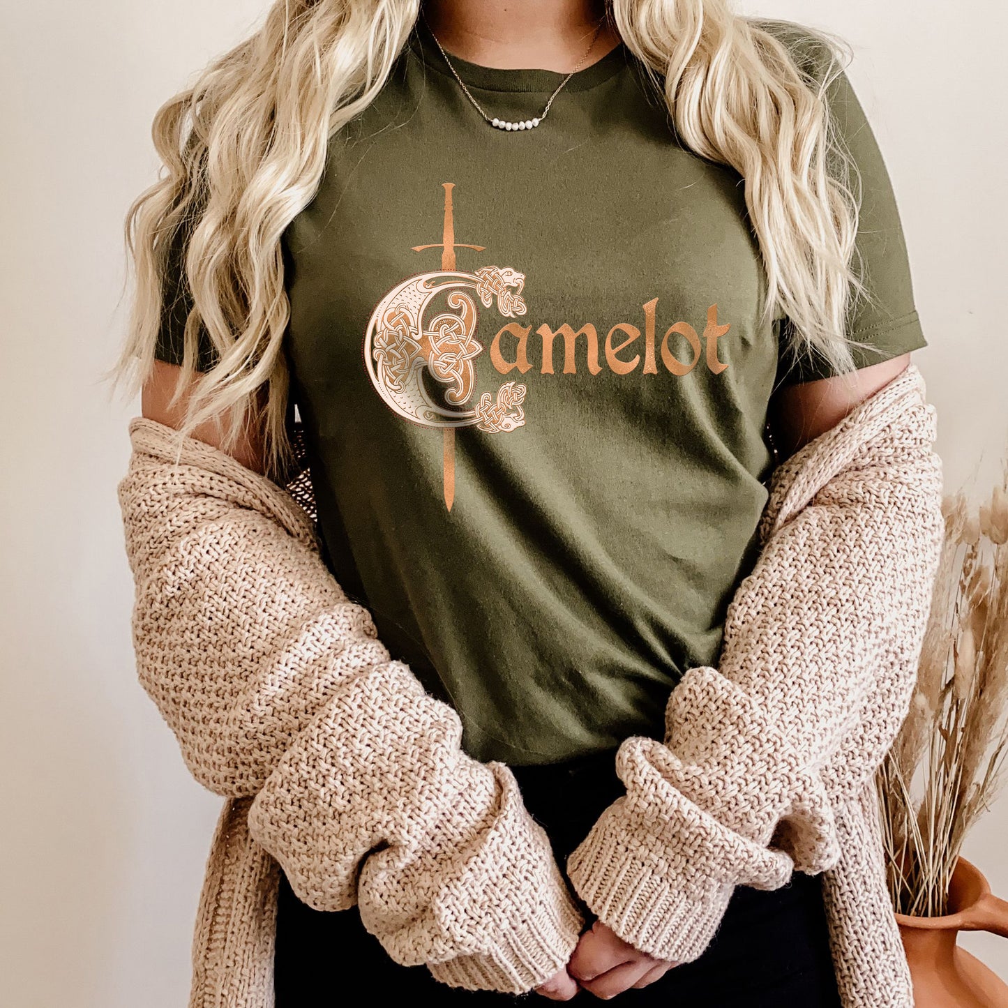 Camelot T-shirt in Olive